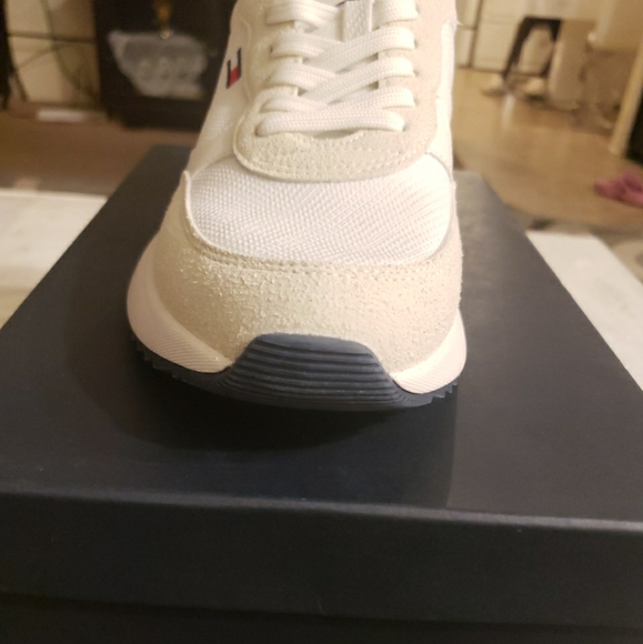 Tommy Hilfiger women's Sneakers Size 8.5 M. White 140 TwZIDYA. - Picture 8 of 8